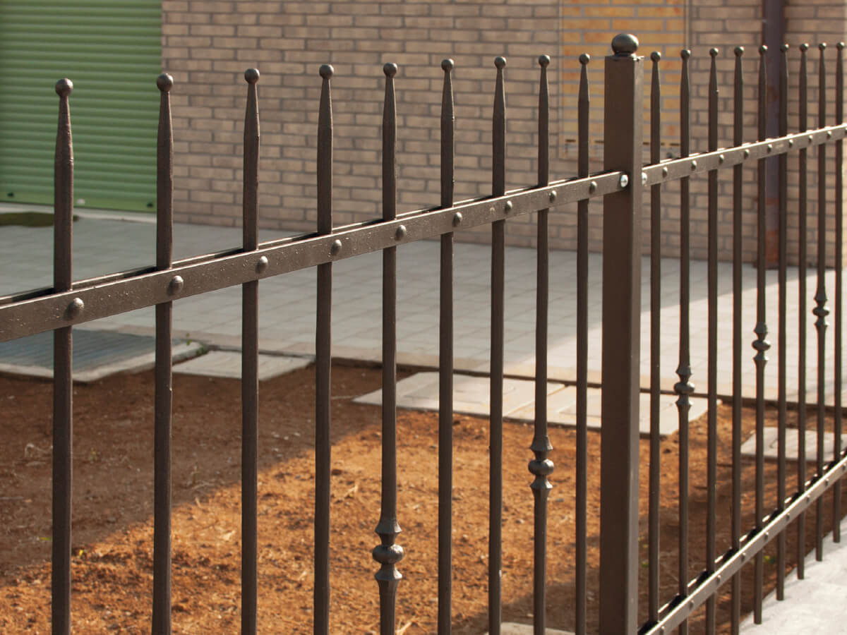 Modular fencing Artistic fencing with horizontal double flat bars