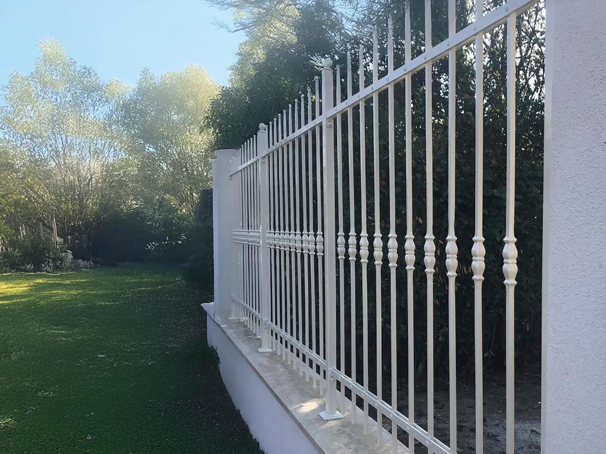 Modular fencing Artistic fencing with horizontal double flat bars