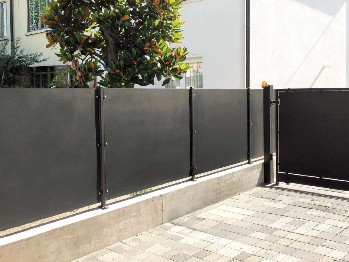 Modular fencing Screen-printed fencing